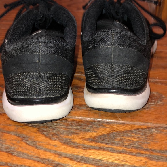 Black nike sneakers - Picture 3 of 5